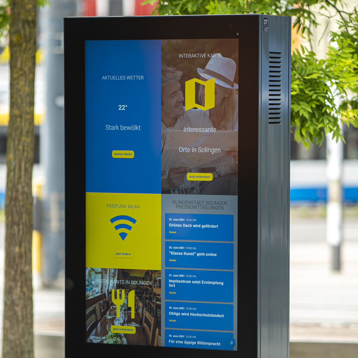 Ein Infodisplay auf der Starsse in Solingen