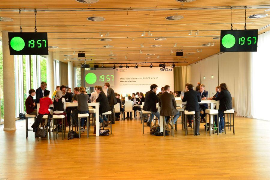 Speed-Dating beim 1. Treffen des Graduierten-Netzwerk "Zivile Sicherheit"