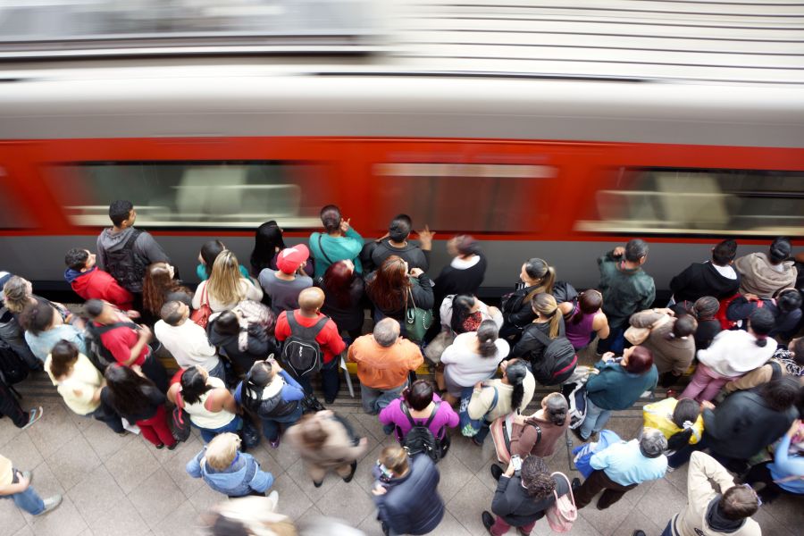 KapaKrit untersucht, wie Bahnhöfe ihre Kapazität bei außer gewöhnlich hohen Belastungen maximieren können.