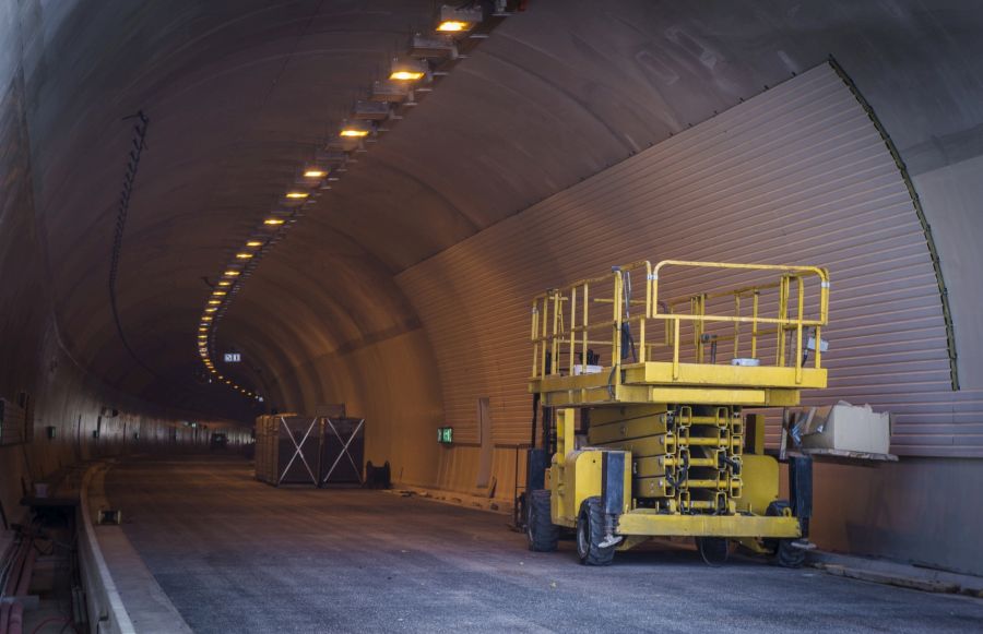 Arbeiten in einem Tunnel.