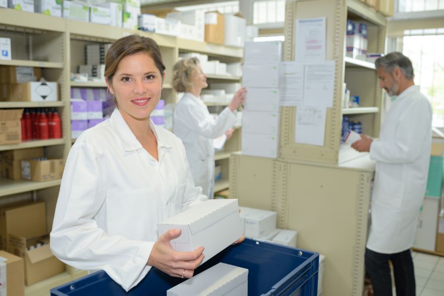 Bis Medikamente den Patienten erreichen, durchlaufen sie eine komplexe Produktions- und Lieferkette.