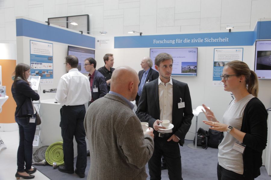 BMBF-Stand auf dem Europäischen Katastrophenschutzkongress 2016 in Berlin