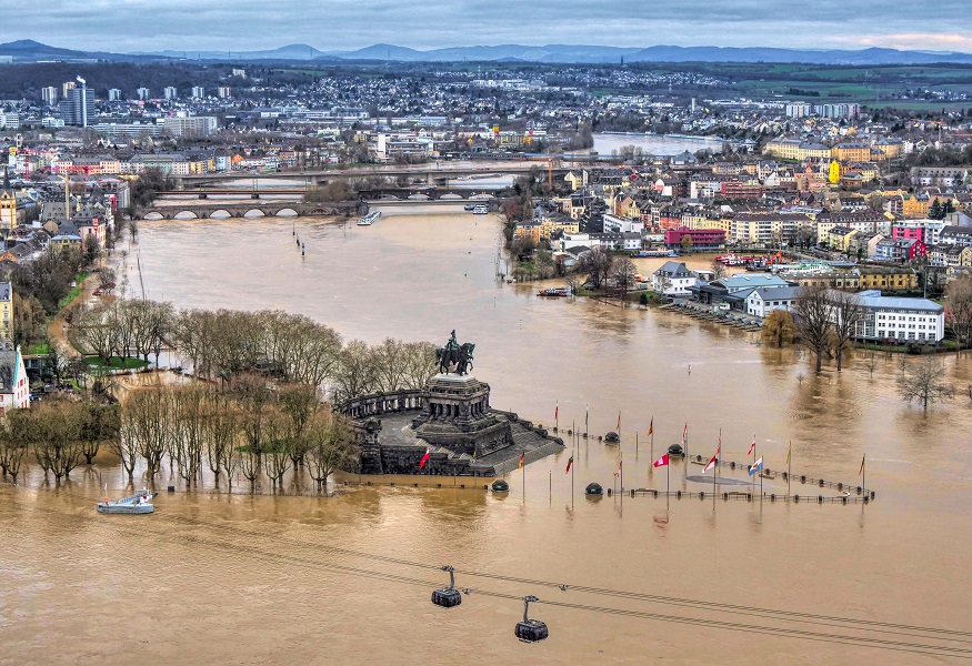 Überflutete Stadt im Flussdelta
