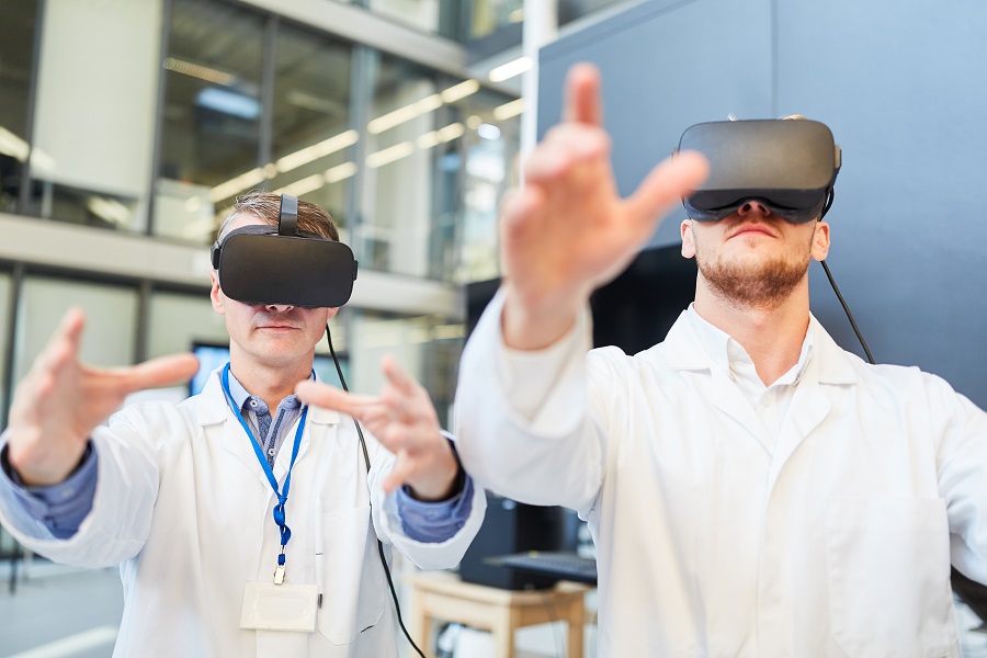 Zwei Männer mit der 3D-Brille