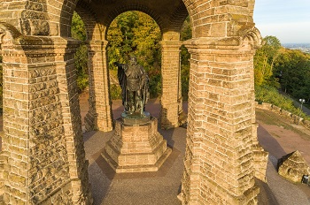 Kaiser-Wilhelm Denkmal aus der Luft, Minden, NRW