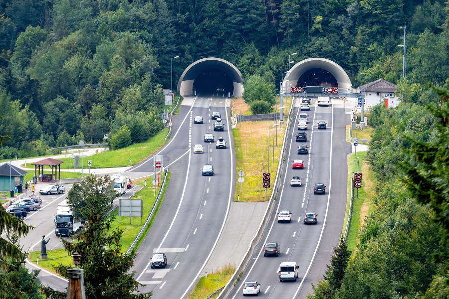 Tunnel Ein- und Ausfahrt