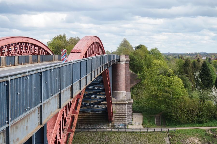 Brückenwächter: Automated rerouting and control system for the protection of bridges in need of repair