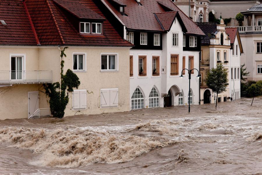 HAPLUS: Hierarchical early warning and alert system for sudden storm surges following heavy rain