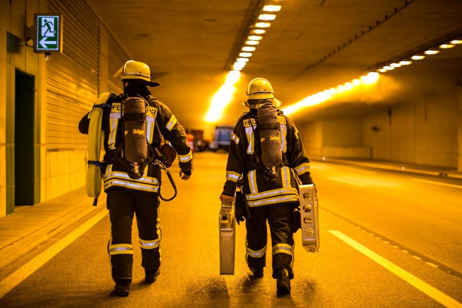TOXRADEV: Monitoring public spaces for toxic fire smoke: Detector with lower false alarm rate for evacuations
