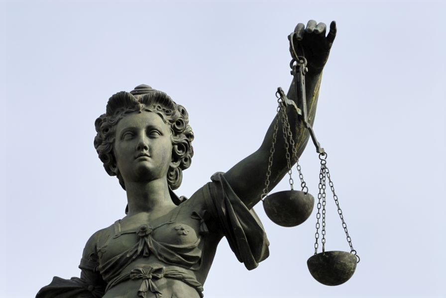 Bei Maßnahmen, die der inneren Sicherheit dienen, ist es wichtig, das Gleichgewicht von Freiheit und Sicherheit zu wahren.