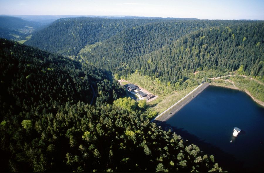 Luftbild einer Talsperre